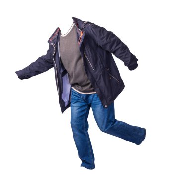 Fermuarlı koyu mavi ceket, gri kazak ve beyaz arka planda izole edilmiş mavi kot pantolon. Sıradan moda kıyafetleri.