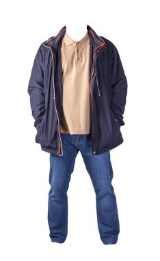 Koyu mavi ceket, bej gömlek ve beyaz arka planda izole edilmiş mavi kot pantolon. Sıradan moda kıyafetleri.