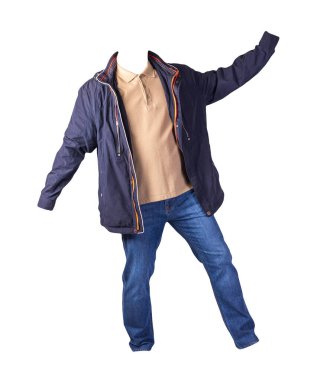 Koyu mavi ceket, bej gömlek ve beyaz arka planda izole edilmiş mavi kot pantolon. Sıradan moda kıyafetleri.