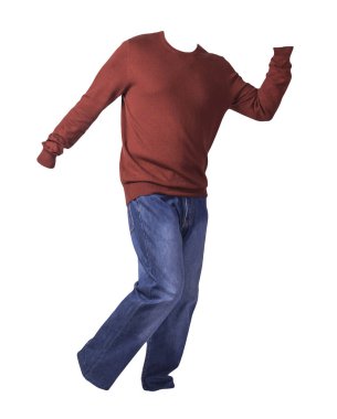 Erkekler koyu kırmızı kazak ve mavi kot pantolon. Beyaz arka planda izole edilmiş. Günlük kıyafetler.