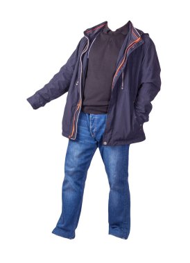 Fermuarlı koyu mavi ceket, siyah kazak ve beyaz arka planda izole edilmiş mavi kot pantolon. Sıradan moda kıyafetleri.