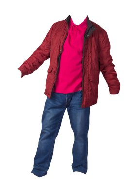 Kırmızı ceket, kırmızı gömlek ve beyaz arka planda izole edilmiş mavi kot pantolon. Sıradan moda kıyafetleri.