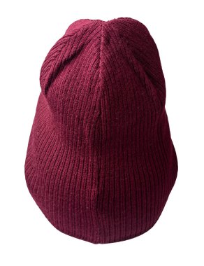 Örülmüş bordo şapka, beyaz bir arka planda izole edilmiş. Sıradan tarz için moda şapka aksesuarı.