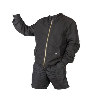 Beyaz arka planda siyah şortlu ve şimşekli siyah bir erkek ceketi. Günlük yaz kıyafetleri.