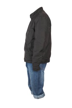 Kum mavisi şort ve beyaz arka planda izole edilmiş fermuarlı siyah ceket. Erkek pantolonu.