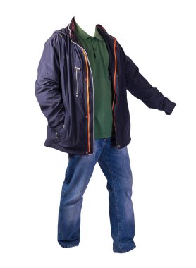 Fermuarlı koyu mavi ceket, yeşil gömlek ve beyaz arka planda izole edilmiş mavi kot pantolon. Sıradan moda kıyafetleri.