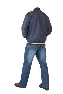 Koyu mavi kot, siyah deri ayakkabılar, beyaz arka planda koyu mavi ceket bombacısı. Sıradan stil