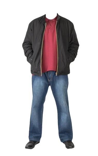 深蓝色牛仔裤 深红色T恤 领子扣子 黑色夹克和黑色皮鞋 白色背景隔离 — 图库照片