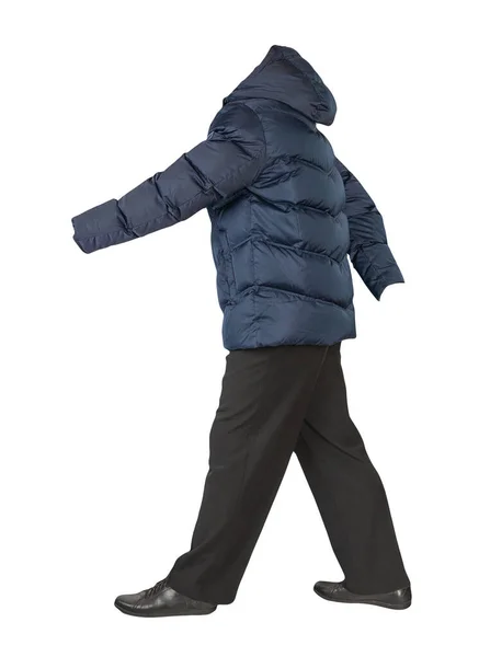 Piumino Uomo Blu Scuro Con Cappuccio Pantaloni Neri Scarpe Pelle — Foto Stock
