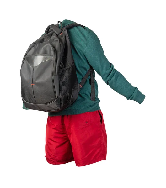 Schwarzer Rucksack Rote Shorts Türkisfarbener Pullover Auf Weißem Hintergrund Freizeitkleidung — Stockfoto