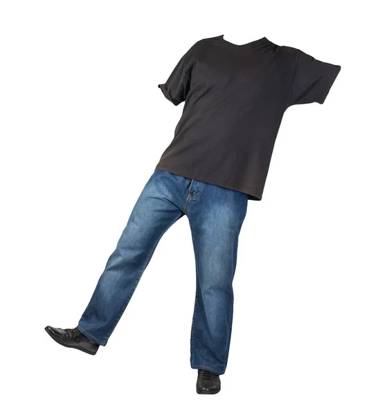 Donkerblauwe Jeans Zwarte Leren Schoenen Zwart Shirt Geïsoleerd Witte Achtergrond — Stockfoto