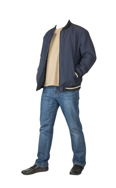 Donkerblauwe Jeans Beige Shirt Donkerblauwe Bomberjack Zwarte Leren Schoenen Geïsoleerd — Stockfoto