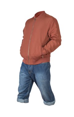 Kum mavisi şort ve beyaz arka planda fermuarlı ceket. Erkek pantolonu.