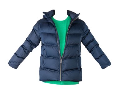 Beyaz arka planda koyu mavi ceketli ve yeşil tişörtlü erkekler. modaya uygun günlük kıyafetler.