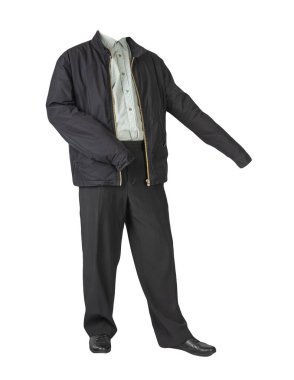 Siyah erkek ceketi, gri çizgili gömlek, siyah pantolon ve beyaz arka planda izole edilmiş siyah deri ayakkabılar. Erkek sonbahar kıyafetleri.