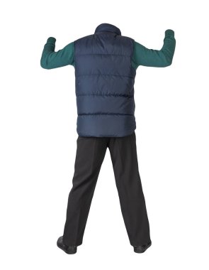 Koyu mavi kolsuz ceket, siyah pantolon, yeşil kazak ve beyaz arka planda siyah deri ayakkabılar.