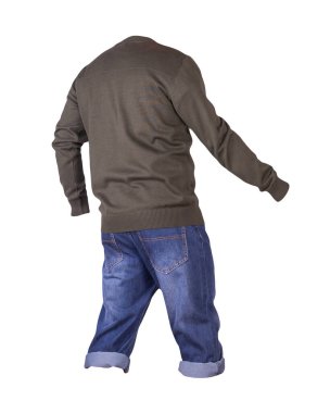 Kum mavisi şort ve koyu yeşil örgü bombacı ceketi beyaz arka planda izole edilmiş fermuarlı. Erkek pantolonu.