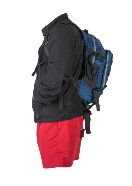 Blauer Rucksack Rote Shorts Schwarze Sommerjacke Auf Weißem Hintergrund Freizeitkleidung — Stockfoto