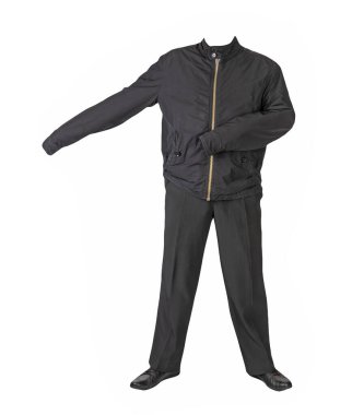 Siyah ceket, siyah pantolon ve beyaz arka planda izole edilmiş siyah deri ayakkabılar. Erkek sonbahar kıyafetleri.