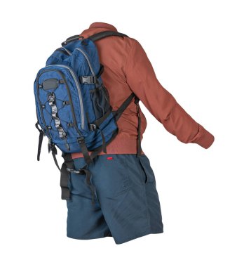 Mavi sırt çantası, koyu mavi şort, beyaz arka planda izole edilmiş kırmızı yaz ceketi. gündelik kıyafet