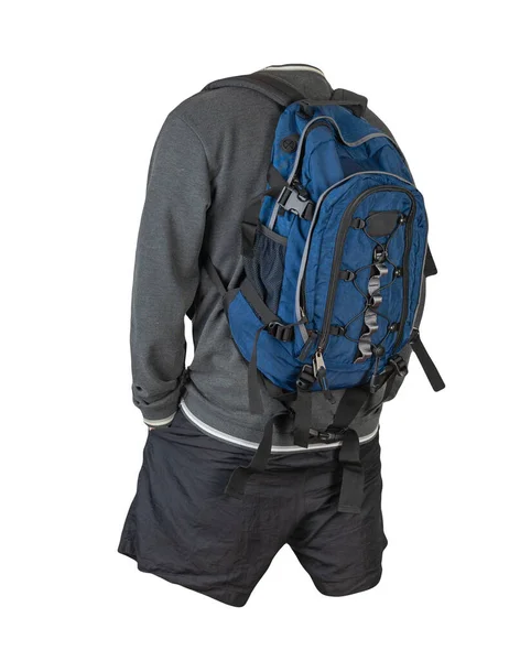 Jeansblauer Rucksack Dunkelgraues Sweatshirt Mit Kapuze Schwarze Shorts Auf Weißem — Stockfoto