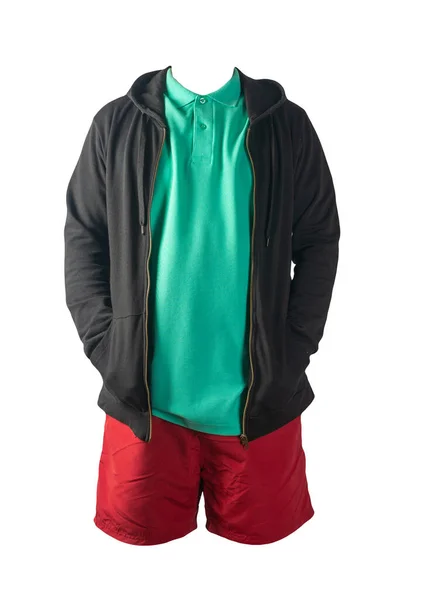 鉄ジッパーパーカー 緑のTシャツと白の背景に隔離された赤のスポーツショートパンツと黒のスウェットシャツ カジュアルスポーツウェア — ストック写真