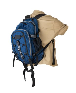  Beyaz arka planda izole edilmiş bej tişört için giyinmiş mavi sırt çantası. Sırt çantası ve erkek süveteri arkadan görünüyor.