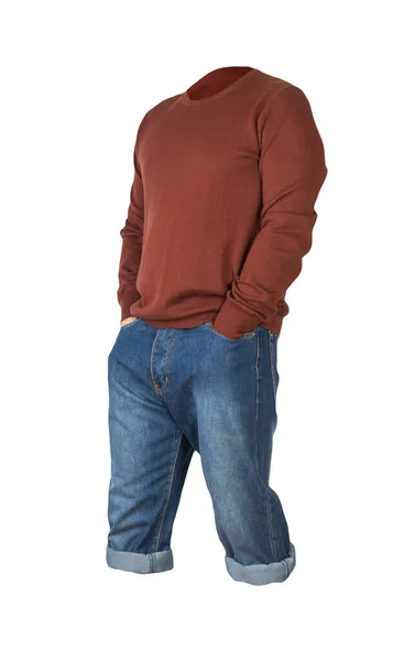 Jeans Dunkelblaue Shorts Und Gestrickter Dunkelroter Pullover Auf Weißem Hintergrund — Stockfoto