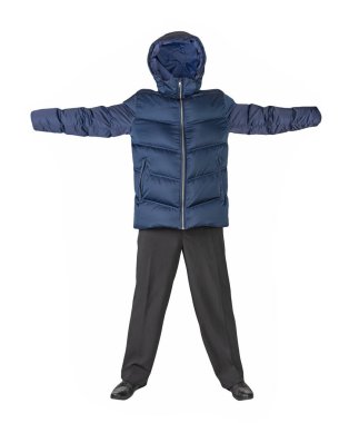 Erkekler koyu mavi ceketi, siyah pantolonu ve beyaz arka planda izole edilmiş siyah deri ayakkabıları. Erkek sonbahar kıyafetleri.