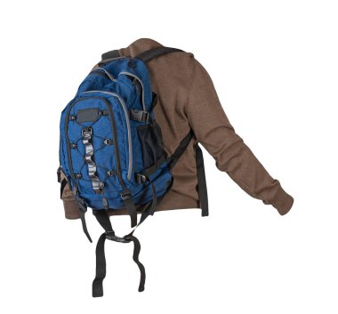  Mavi sırt çantası örülmüş kahverengi süveter giymişti. Beyaz arka planda izole edilmişti. Sırt çantası ve erkek süveteri arkadan görünüyor.