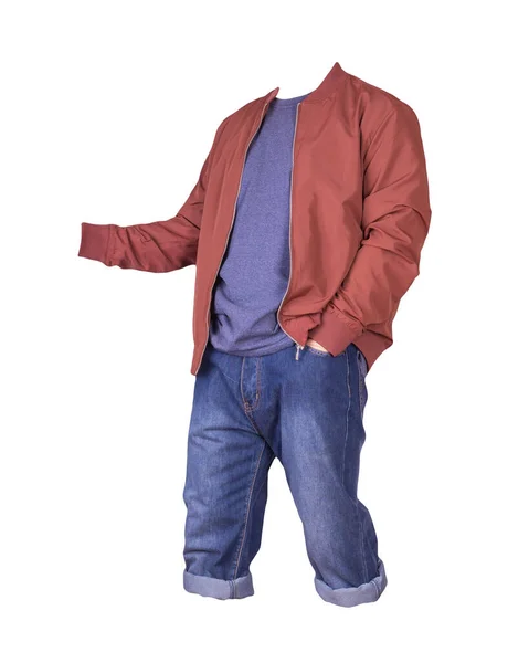 Jeansblaue Shorts Marineblaues Shirt Und Rote Bomberjacke Mit Reißverschluss Auf — Stockfoto