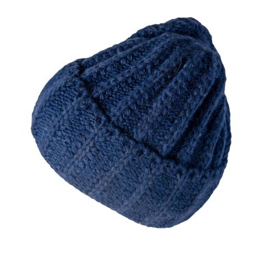 Koyu mavi şapka beyaz arka planda izole edilmiş. Sıcak kış aksesuarı