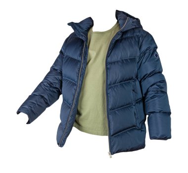 Erkekler koyu mavi ceketi ve beyaz arka planda izole edilmiş zeytin tişörtü. modaya uygun günlük kıyafetler.