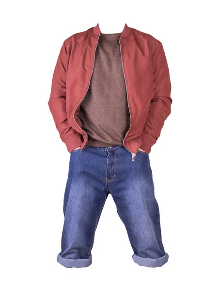 Jeansblaue Shorts Brauner Pullover Und Rote Bomberjacke Reißverschluss Auf Weißem — Stockfoto