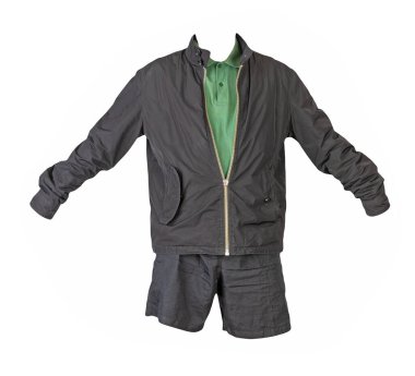 Siyah erkek ceketi, koyu yeşil gömlek ve beyaz arka planda izole edilmiş siyah spor şort. modaya uygun günlük kıyafetler.