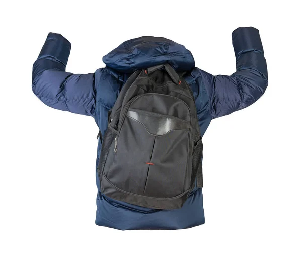 Schwarzer Rucksack Bekleidet Mit Dunkelblauer Daunenjacke Mit Kapuze Auf Weißem — Stockfoto