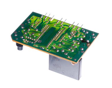 Elektronik devre kartı üzerinde bir beyaz izole  
