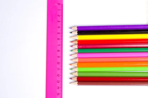 Лінія і кольорові олівці на папері Розташування — стокове фото