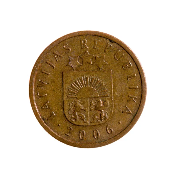 Moeda de dois centavos Letónia isolado sobre fundo branco. vista superior — Fotografia de Stock