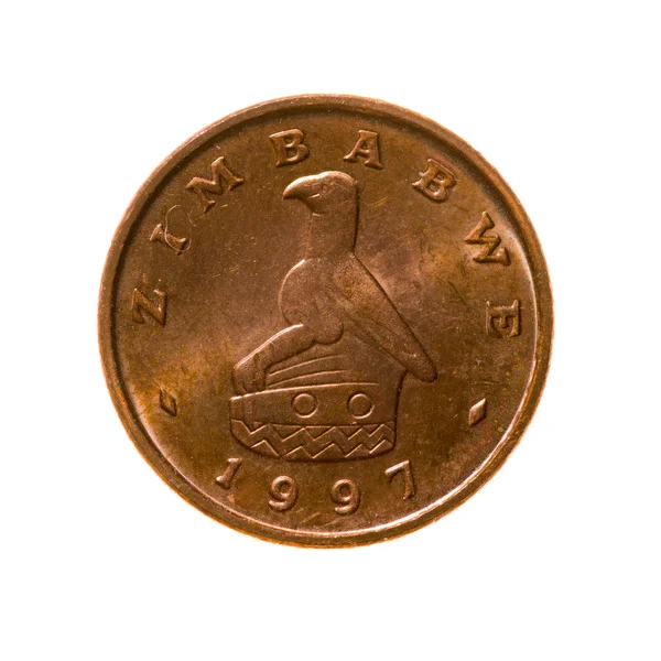 Moneda de un centavo de Zimbabwe aislada sobre un fondo blanco . Imagen De Stock
