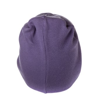 Örgü şapka beyaz arkaplanda izole 