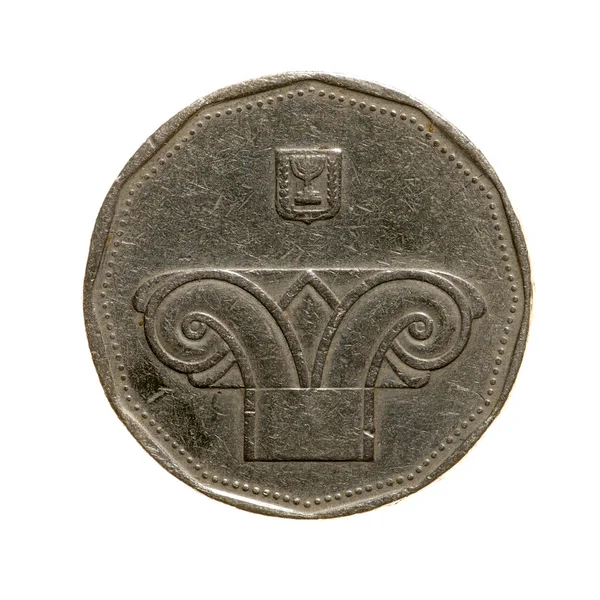 Metal monety pięć Nowy szekel izraelski na białym tle na biały deseń — Zdjęcie stockowe