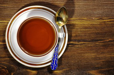 ahşap arka plan üzerinde çay