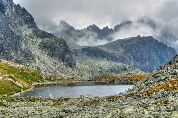 Paysage nuageux de montagne . — Photo