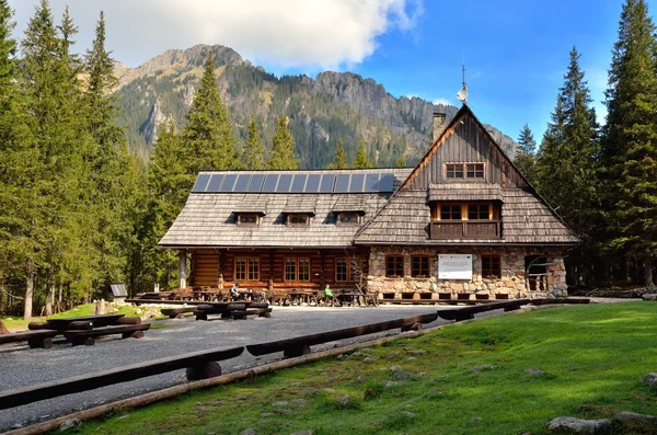 Berghütte aus Holz. — Stockfoto