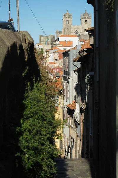Узкие Улочки Ведущие Город Порту Португалия — стоковое фото