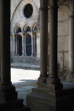 Portekiz 'in Porto katedralindeki avlunun iç kısımları.