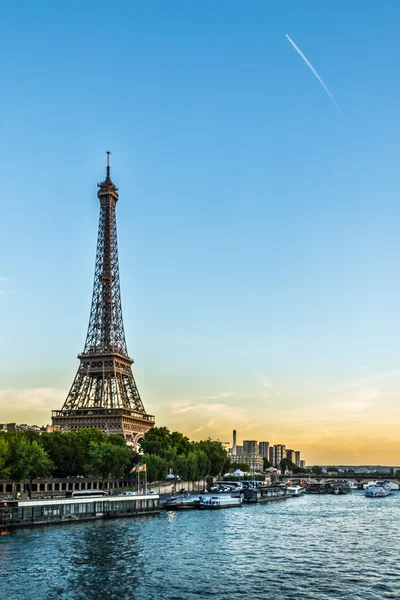 Takeoff on the top of the Tower Eiffel