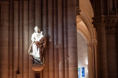 Paris 'teki Notre-Dame Katedrali' nin içinde - Fransa