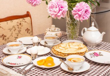 Traditional Russian or Ukrainian breakfast: homemade pancakes and tea with lemon. Traditional Russian or Belarusian cuisine. Maslenitsa. Stack of creps (aka blini).